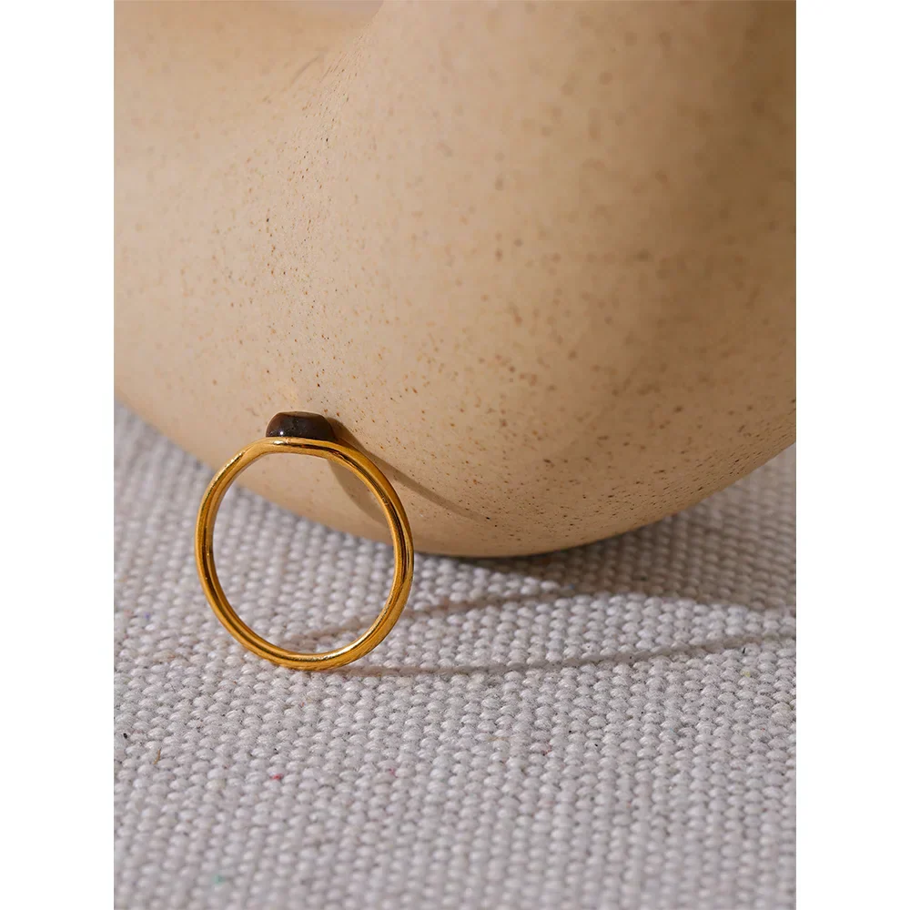 Slim Amber Cabochon Gold Ring