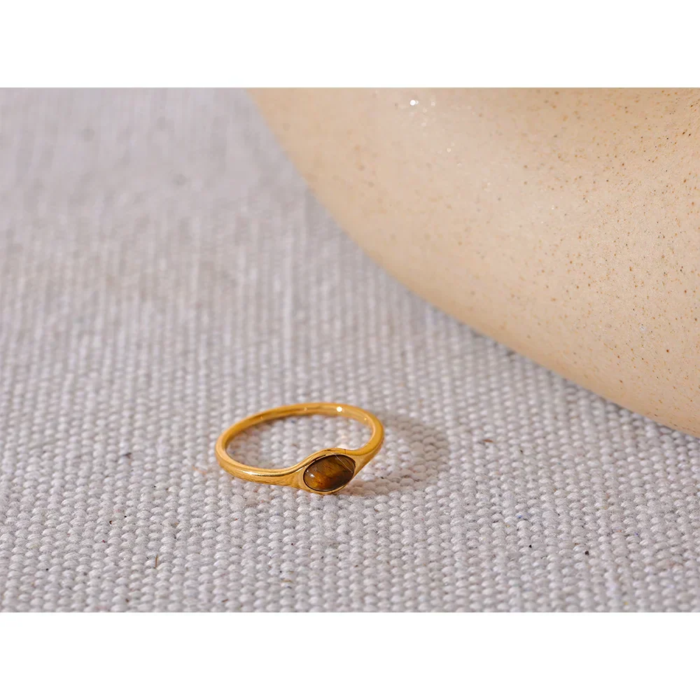 Slim Amber Cabochon Gold Ring